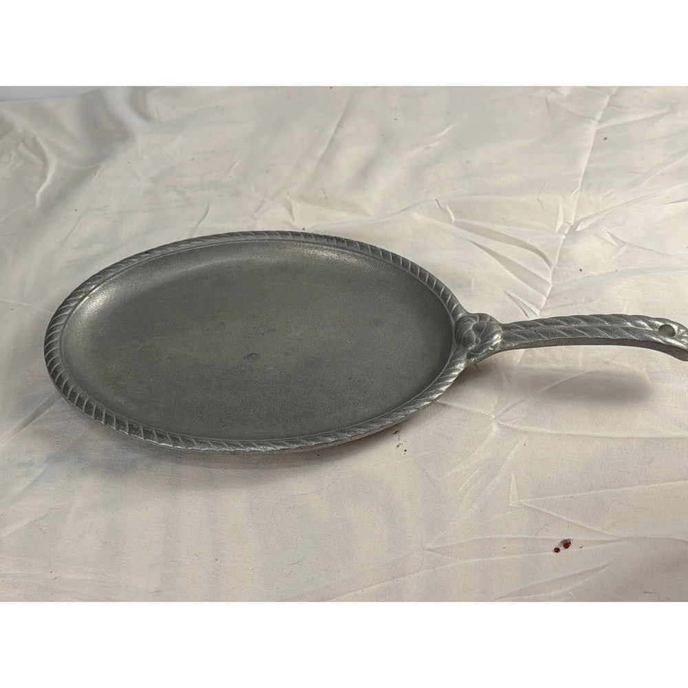 Wilton Armetale Gourmet Grillware Sizzler Server Plate Rope Border Pewter Look